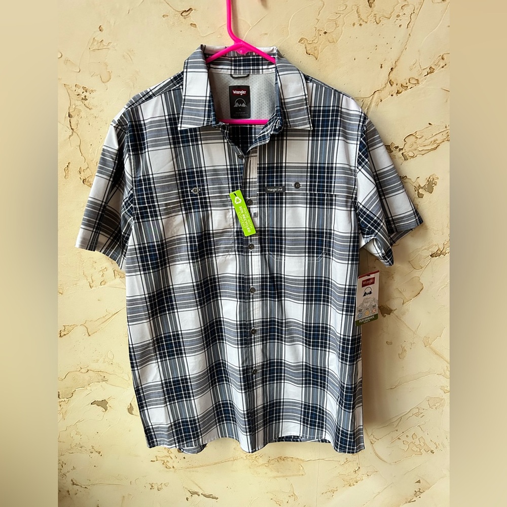 NWT Wrangler Performance Fit Button-Up Short Sleeve Casual Dress Shirt L Office